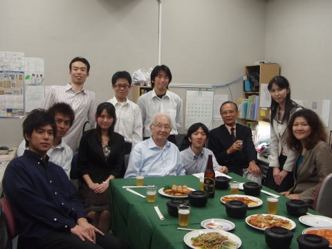 Prof. Koji Nakanishi (Columbia University), October 2009 2009年10月、中西香爾先生（コロンビア大学）ご来学